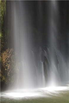 lo bach thu khung 3
